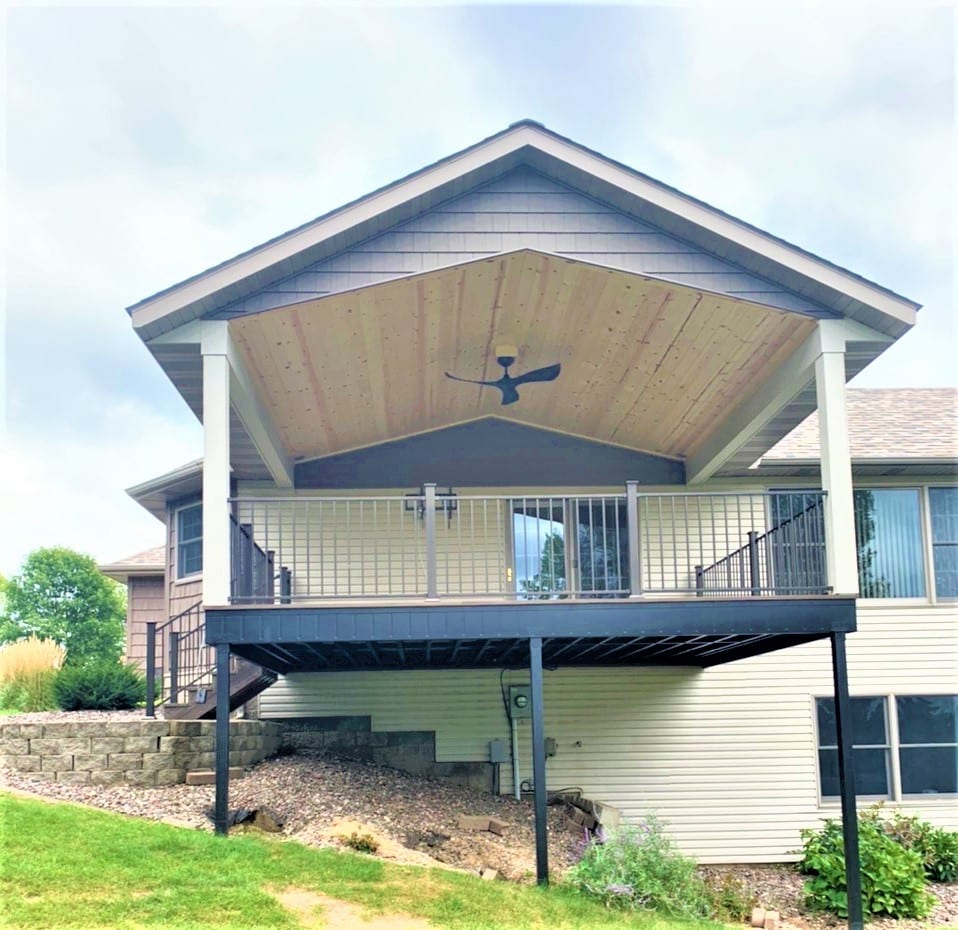 A covered Minnesota porch built by Lindus Construction.