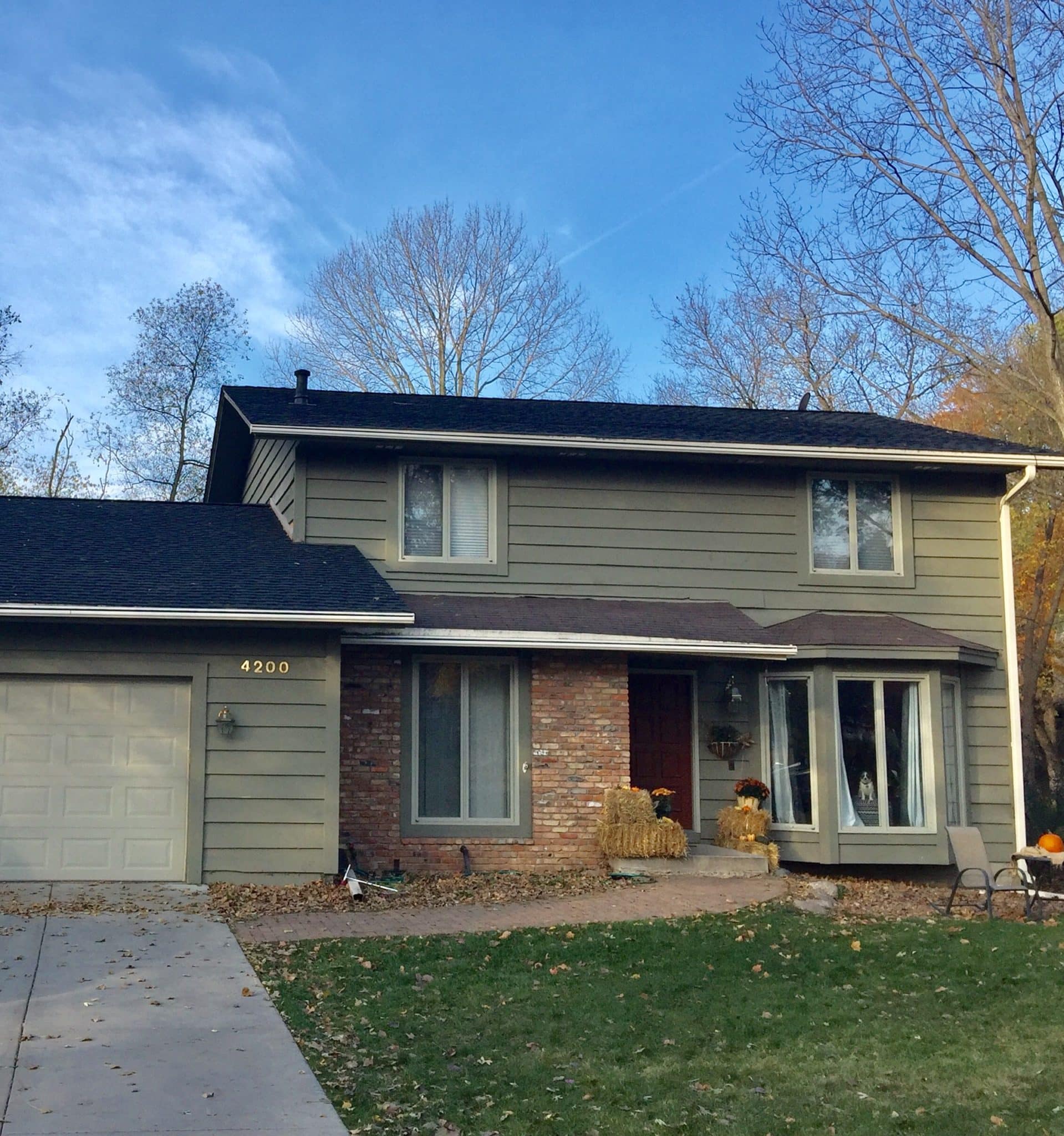 Minnetonka home exterior before remodel