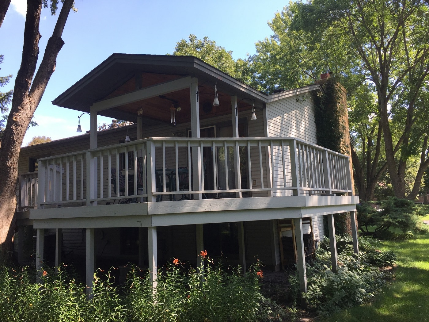 Deck on a home built by Lindus Construction