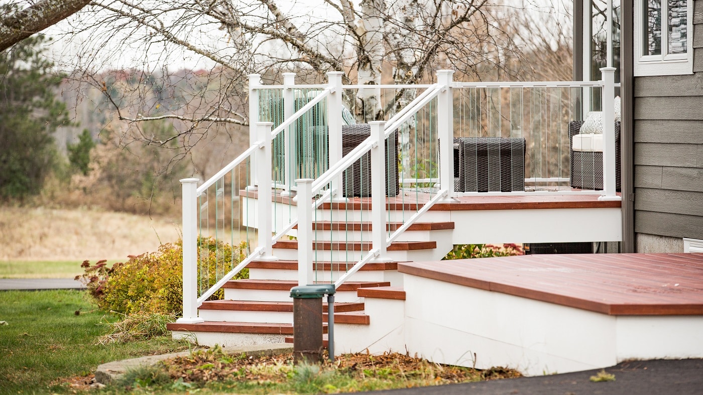 glass deck railing